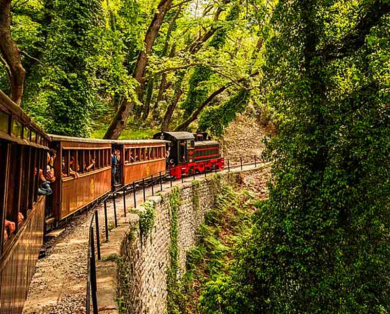 3 Fascinating Train Journeys To Experience In Greece!