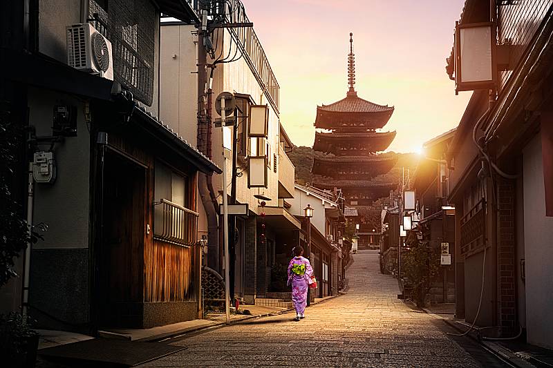 Japan’s Gion Geisha District Forbids Photos On Private Roads