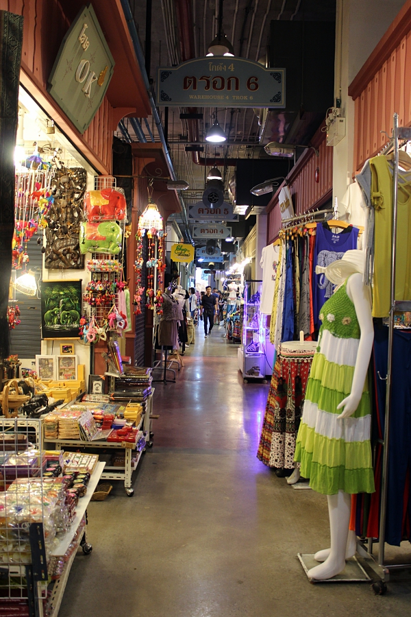Asiatique Shopping