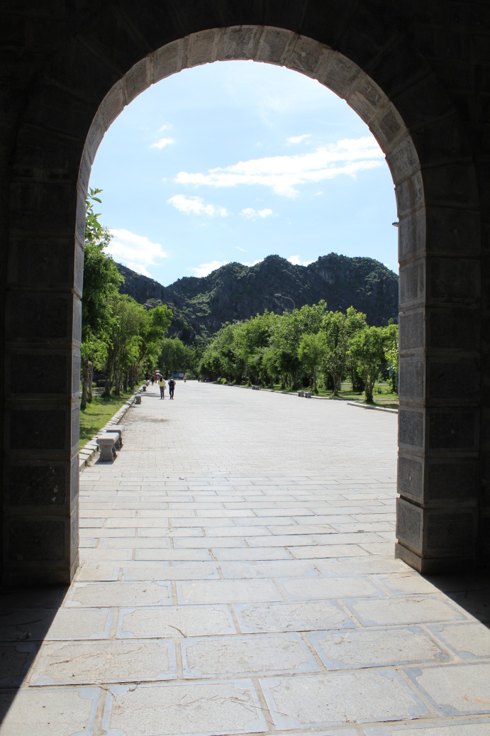 Walking towards Dinh and Le Temples