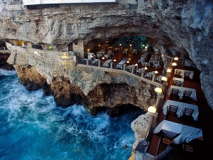 8 FAMOUS COUNTRIES AND THEIR BREATH-TAKING SECRET LOCATIONS