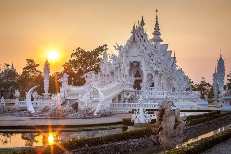 Siebe White Temple Thailand