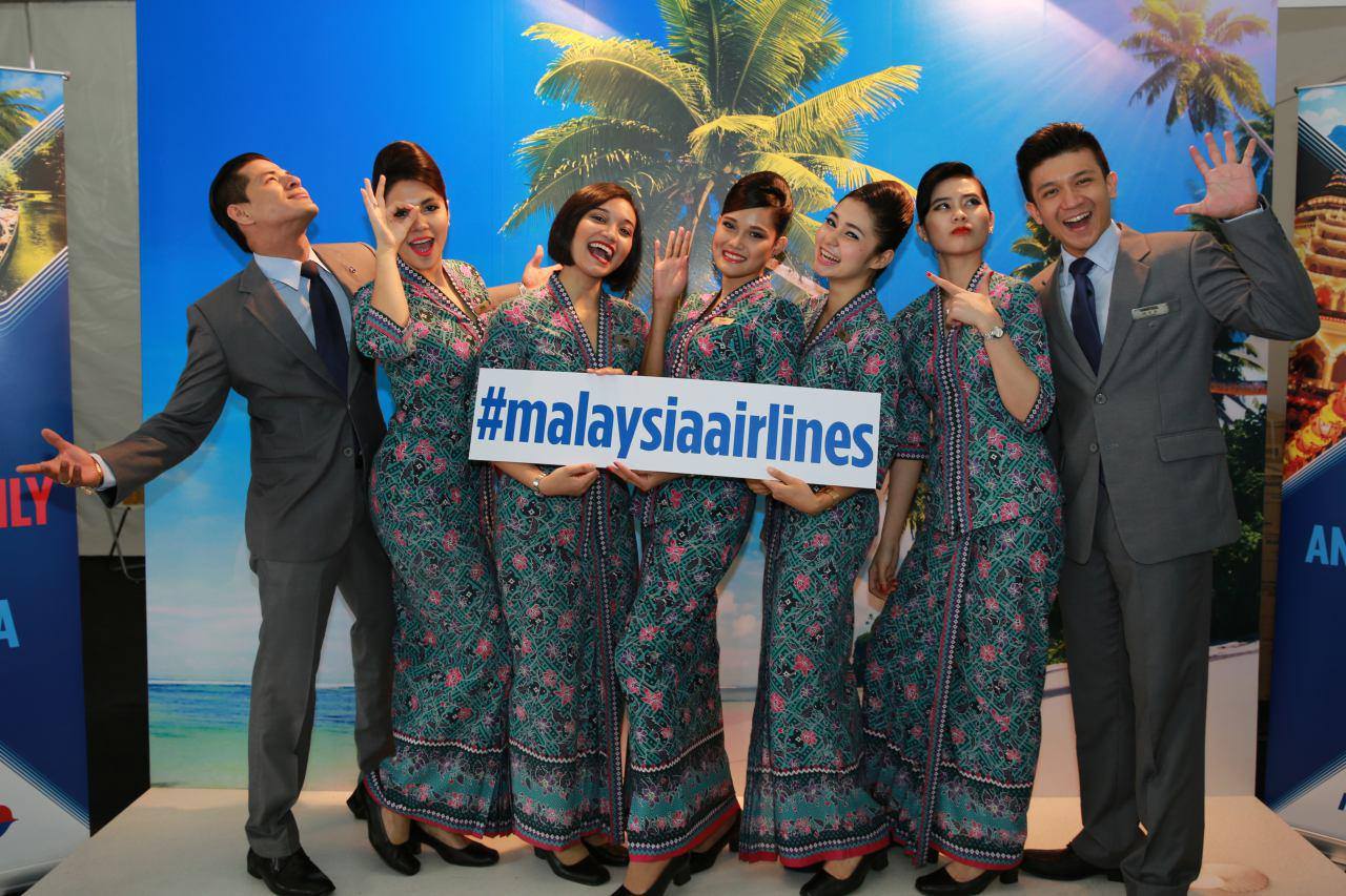 Малайзия эйрлайнс. Malaysia Airlines. Малайзия промо. Малайзия экипаж 104. Malaysia Airlines Cabin.