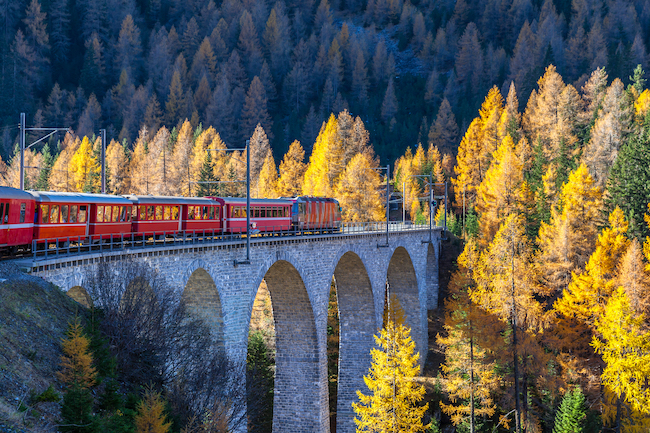 在瑞士就是得搭火车看风景！